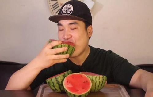 吴川网红吃瓜事件真相揭秘,揭秘背后真相与争议